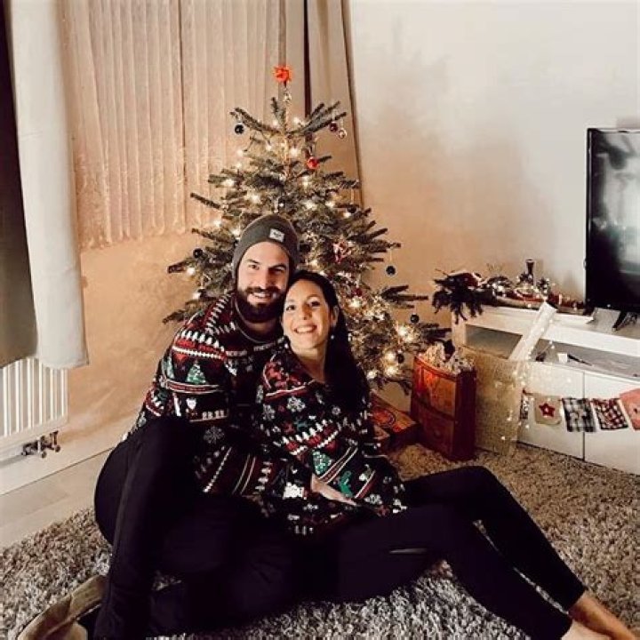 
Kyle Beach is not Married to a Wife. Dating Girlfriend: Bianca Guglielmotti Kyle Beach Kids 